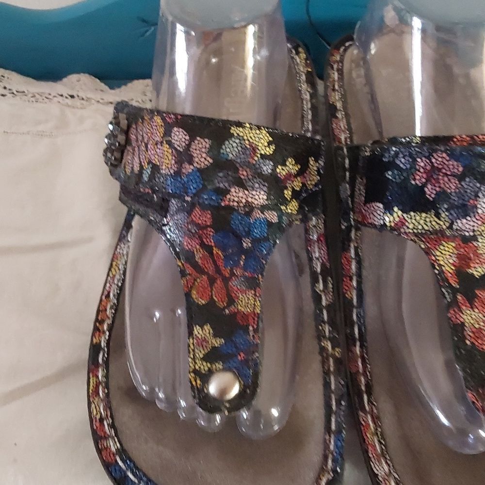 - Algeria Open Toe Sandals - Picture 5 of 11